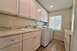 3231 E Forest Lake Dr, Sarasota, FL 34232 - Photo 17