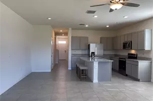 9011 Milestone Dr, Sarasota, FL 34238 - Photo 9