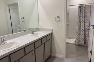 9011 Milestone Dr, Sarasota, FL 34238 - Photo 15