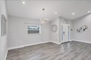 618 Eastpointe Ct, Sarasota, FL 34232 - Photo 17