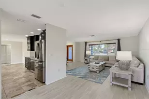 2434 Carlisle Pl, Sarasota, FL 34231 - Photo 9