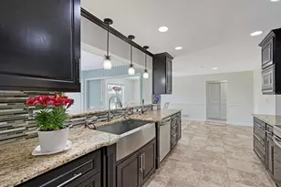 2434 Carlisle Pl, Sarasota, FL 34231 - Photo 11