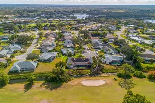 4672 Alexander Pope Ln, Sarasota, FL 34241 - Photo 3