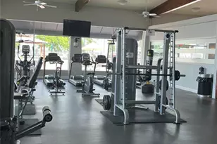 2650 Coconut Bay Ln, Sarasota, FL 34237 - Photo 9