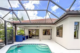 3635 80th Dr E, Sarasota, FL 34243 - Photo 9