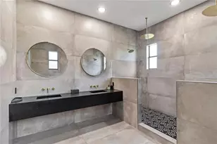 3635 80th Dr E, Sarasota, FL 34243 - Photo 5