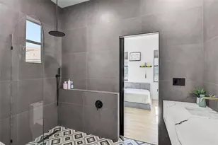 3635 80th Dr E, Sarasota, FL 34243 - Photo 13