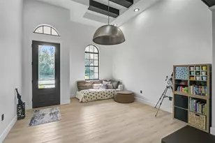 3635 80th Dr E, Sarasota, FL 34243 - Photo 5