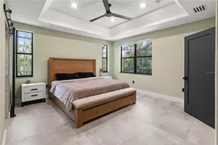 3635 80th Dr E, Sarasota, FL 34243 - Photo 7