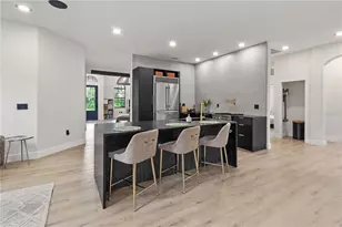 3635 80th Dr E, Sarasota, FL 34243 - Photo 3