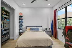 3635 80th Dr E, Sarasota, FL 34243 - Photo 17