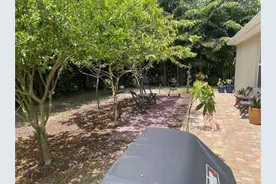 690 Hadley Place E, Naples, FL 34104 - Photo 33