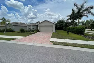 690 Hadley Pl E, Naples, FL 34104 - Photo 3