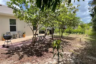 690 Hadley Pl E, Naples, FL 34104 - Photo 35