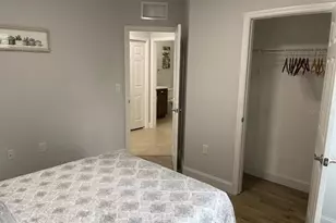 690 Hadley Pl E, Naples, FL 34104 - Photo 29