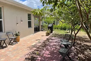 690 Hadley Pl E, Naples, FL 34104 - Photo 37