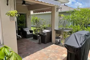 690 Hadley Pl E, Naples, FL 34104 - Photo 39