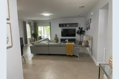 690 Hadley Place E, Naples, FL 34104 - Photo 5