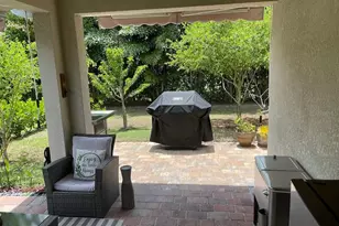 690 Hadley Pl E, Naples, FL 34104 - Photo 31