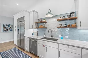 664 Key Royale Dr, Holmes Beach, FL 34217 - Photo 15