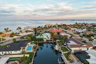 664 Key Royale Dr, Holmes Beach, FL 34217 - Photo 51