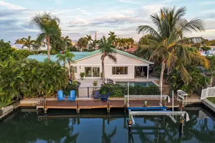 664 Key Royale Dr, Holmes Beach, FL 34217 - Photo 47