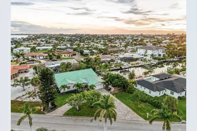 664 Key Royale Drive, Holmes Beach, FL 34217 - Photo 61