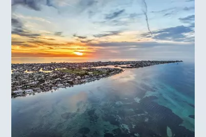 664 Key Royale Drive, Holmes Beach, FL 34217 - Photo 59