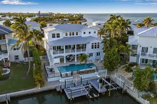 718 Key Royale Dr, Holmes Beach, FL 34217 - Photo 7