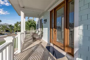 718 Key Royale Dr, Holmes Beach, FL 34217 - Photo 9