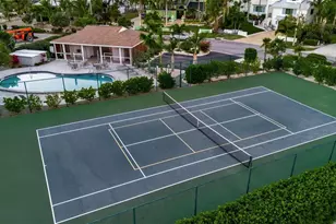 718 Key Royale Dr, Holmes Beach, FL 34217 - Photo 93