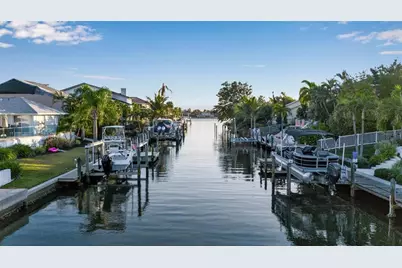 718 Key Royale Drive, Holmes Beach, FL 34217 - Photo 89