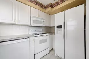 611 Gulf Dr N, Bradenton Beach, FL 34217 - Photo 11