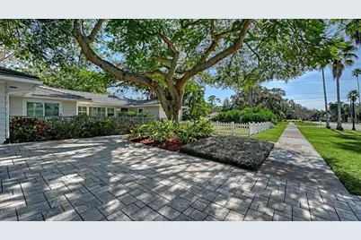 4810 Bay Shore Road, Sarasota, FL 34234 - Photo 5