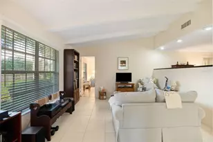 4217 Oakhurst Cir E, Sarasota, FL 34233 - Photo 13