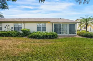 4217 Oakhurst Cir E, Sarasota, FL 34233 - Photo 23