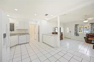 2811 17th Ave W, Bradenton, FL 34205 - Photo 11