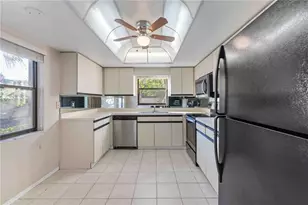 121 Oak Hill Dr, Sarasota, FL 34232 - Photo 17