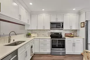 3861 Wilshire Cir W, Sarasota, FL 34238 - Photo 11