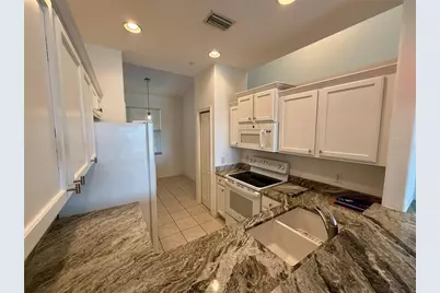 819 Fairwaycove Lane #203, Bradenton, FL 34212 - Photo 9