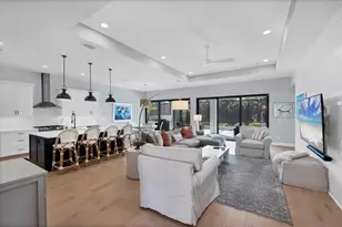 8020 Clearwater Ct, Sarasota, FL 34241 - Photo 5