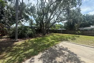 3135 Alta Vista St, Sarasota, FL 34237 - Photo 5