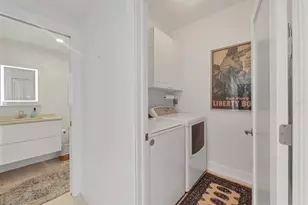 1800 Benjamin Franklin Dr, Sarasota, FL 34236 - Photo 29