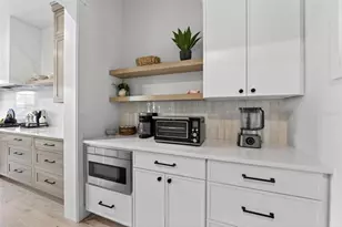 2311 Grove St, Sarasota, FL 34239 - Photo 9