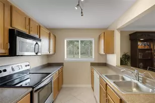 1737 Parakeet Way, Sarasota, FL 34232 - Photo 9