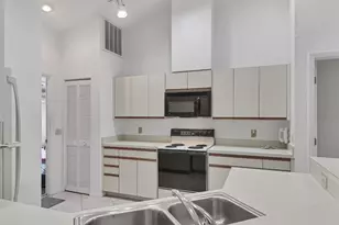 4816 79th Avenue Plaza E, Sarasota, FL 34243 - Photo 9