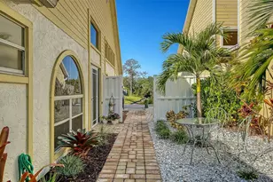 7833 Ontario St Cir, Sarasota, FL 34243 - Photo 3