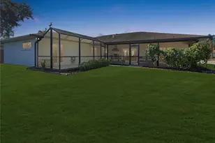 2042 Country Meadows Pl, Sarasota, FL 34235 - Photo 9