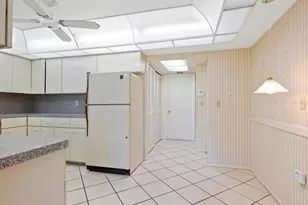 5450 Golf Pointe Dr, Sarasota, FL 34243 - Photo 13