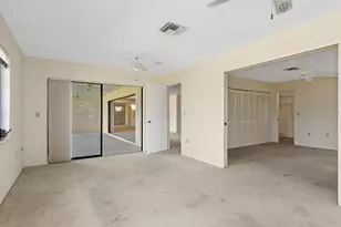 5450 Golf Pointe Dr, Sarasota, FL 34243 - Photo 19